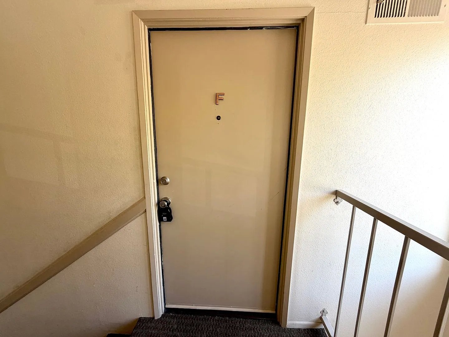 Great location! 2 bed 2 bath Simi Valley condo! — Photo 2