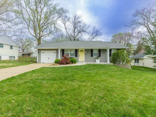 1115 Dauphine Ln, Ballwin, MO 63011