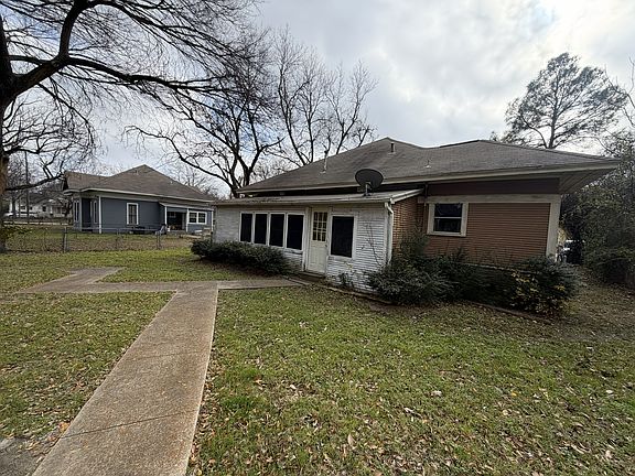 2nd image of 203 E Brin St