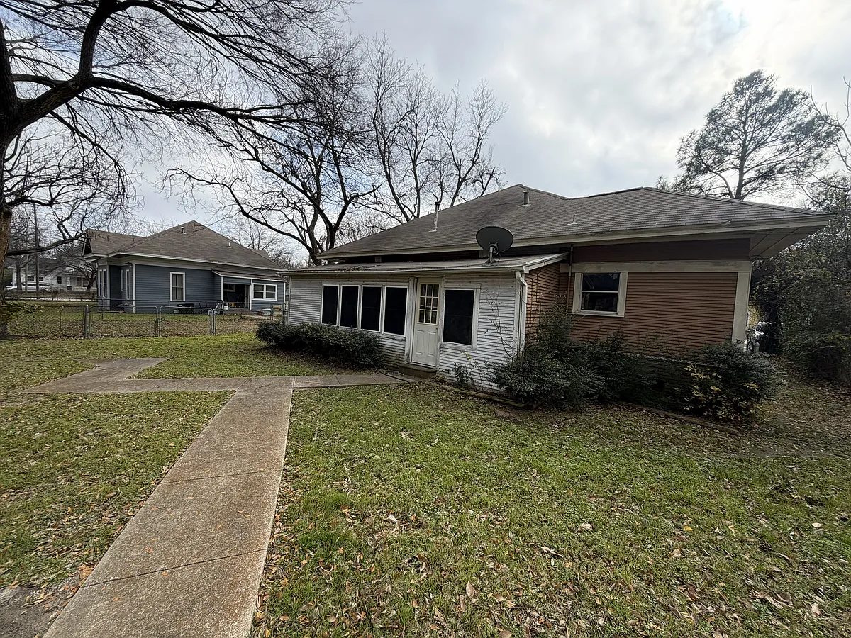 Building Photo - 203 E Brin St
