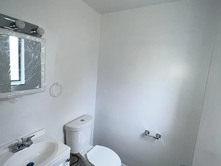 1067 Salem Ave — Photo 5