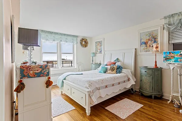 Sold by Compass | media 8