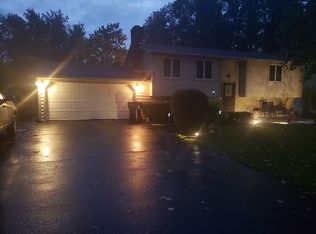 24 Longhorn Dr, West Henrietta, NY 14586
