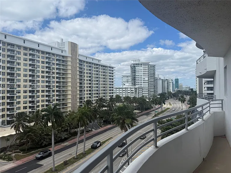 5555 Collins Ave #8R — Photo 14