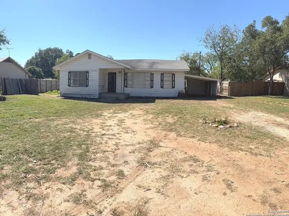 907 DOVE AVE, Devine, TX 78016