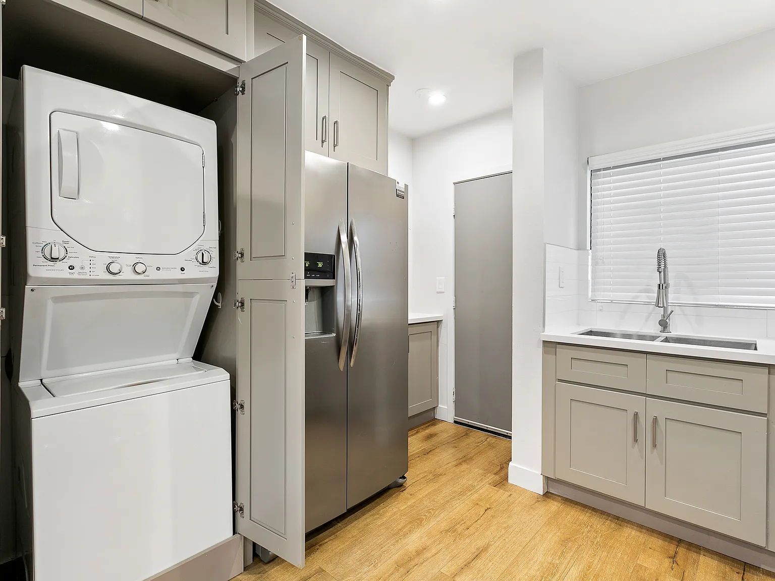 1 bed, 575 sqft, $2,145 — Photo 3