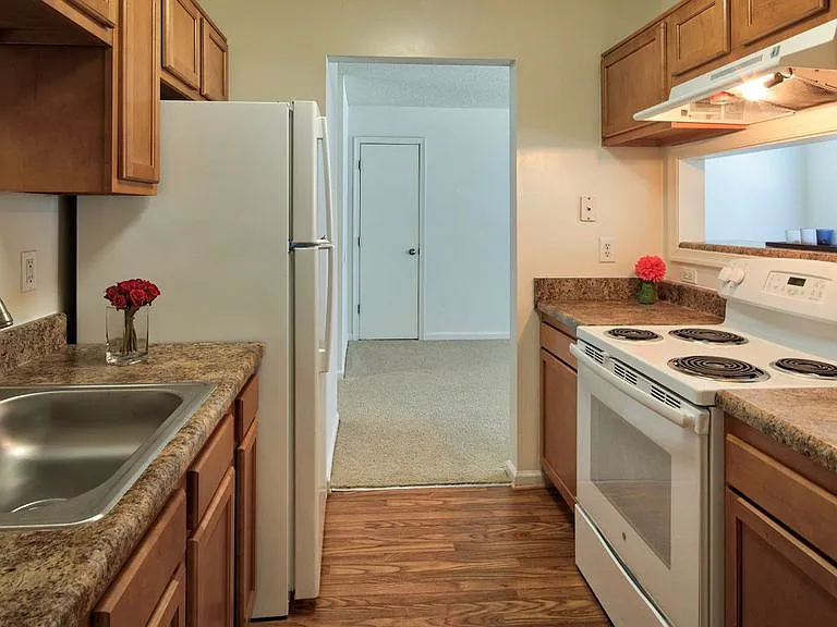 Bridgeport Apartments — Photo 17
