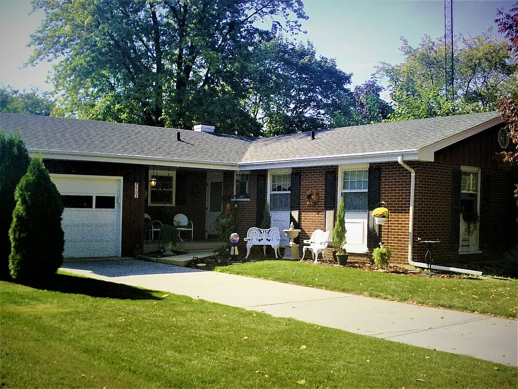 1604 Douglas St photo 1