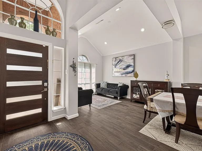6514 Kings Summit Dr — Photo 6