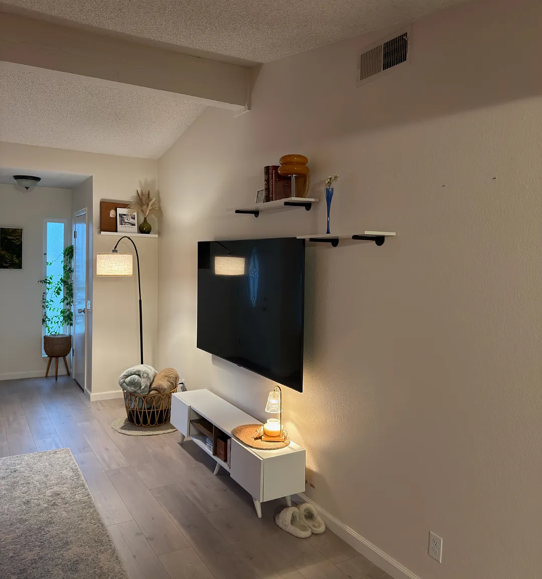 2 bed, 1050 sqft, $1,995 — Photo 2