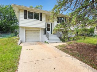 612 S Braintree Dr, Schaumburg, IL 60193