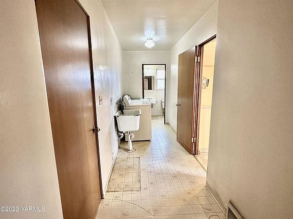5th image of 2904 Tieton Dr