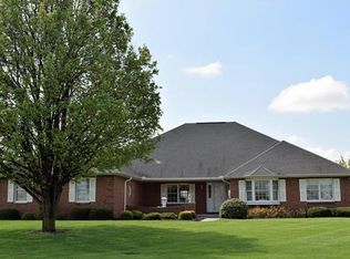 4059 Chestnut Oak Dr, Smithton, IL 62285