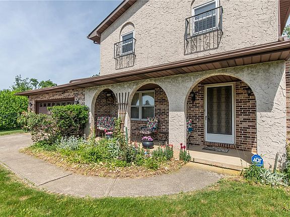 3rd image of 3380 Highfield Dr