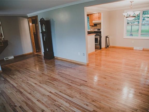 4th image of 6742 Luther St