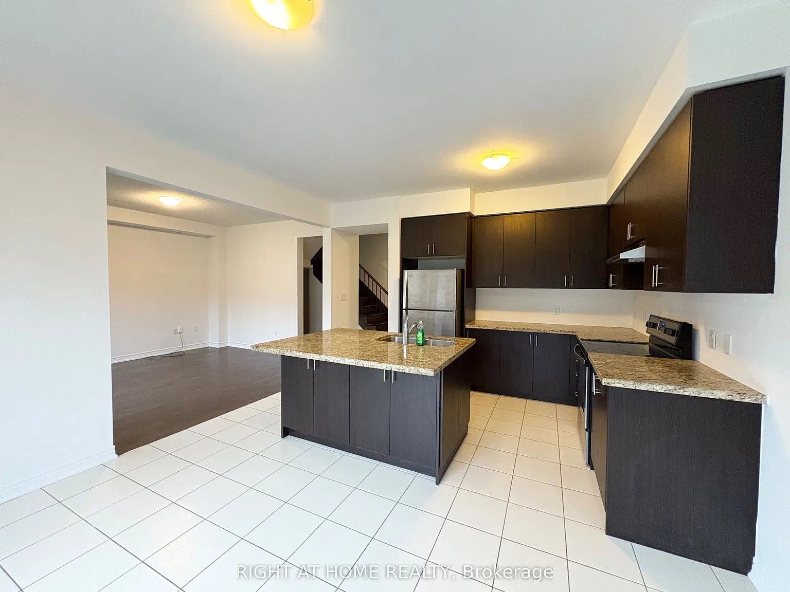 4 bed, $3,200 — Photo 2