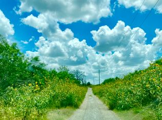 1590 McCauley Rd, Floresville, TX 78114