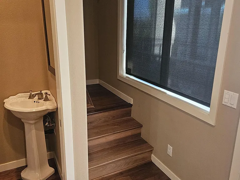 433 SE Washington St — Photo 28