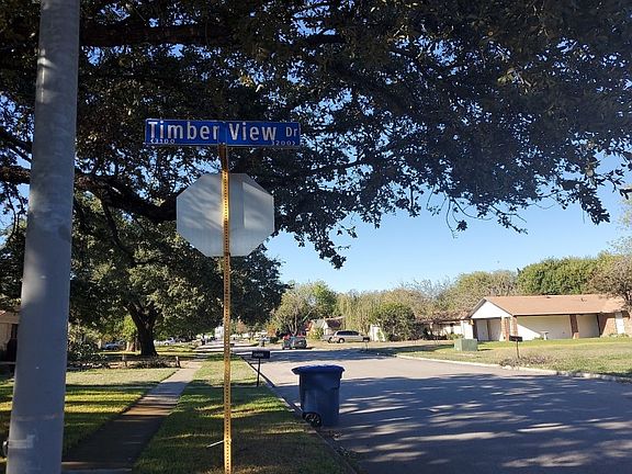 2nd image of 8210 Creekline Dr