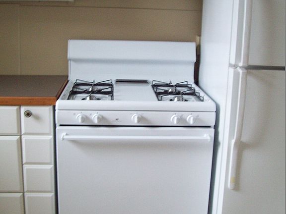 Kitchen w/ new stove