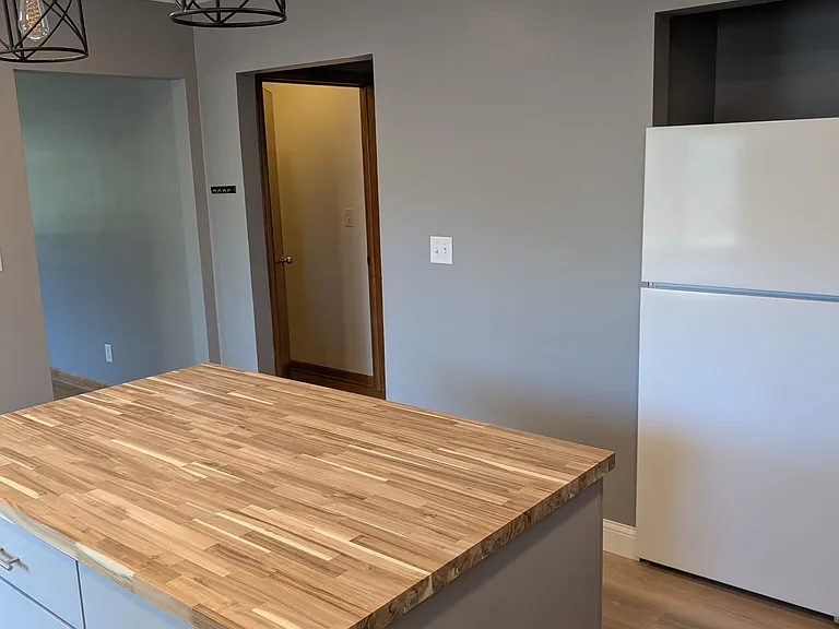 2605 & 2607 Zesiger Ave #1 — Photo 2