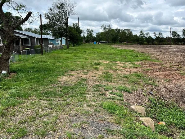 13816 School St, Needville, TX 77461