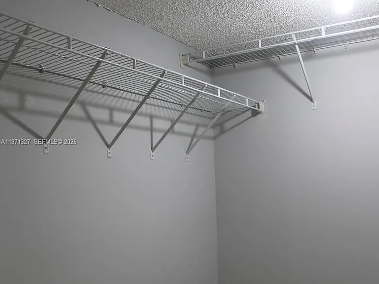 210 Lakeview Dr — Photo 7