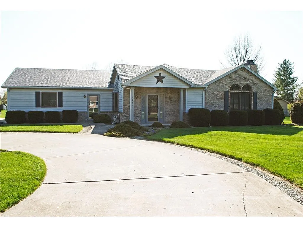 1040 Gray Squirrel Dr photo 1