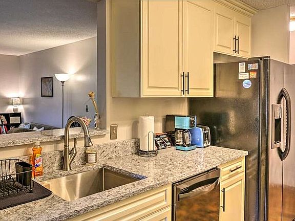 3rd image of 1196 Village Creek Ln APT 4