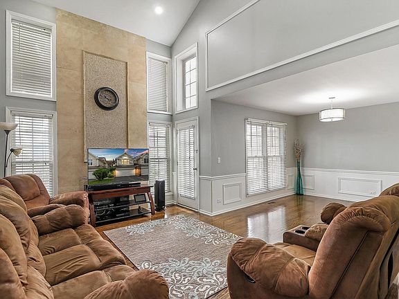 5th image of 803 Fairmont Ct