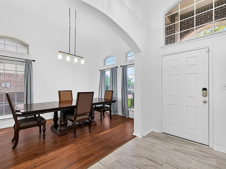 15807 Sonoma Park Dr — Photo 2