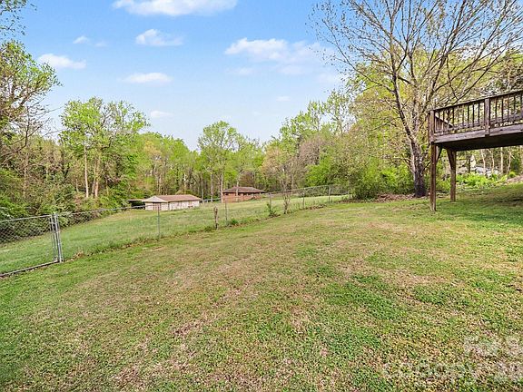 3rd image of 2528 Burkholder Rd