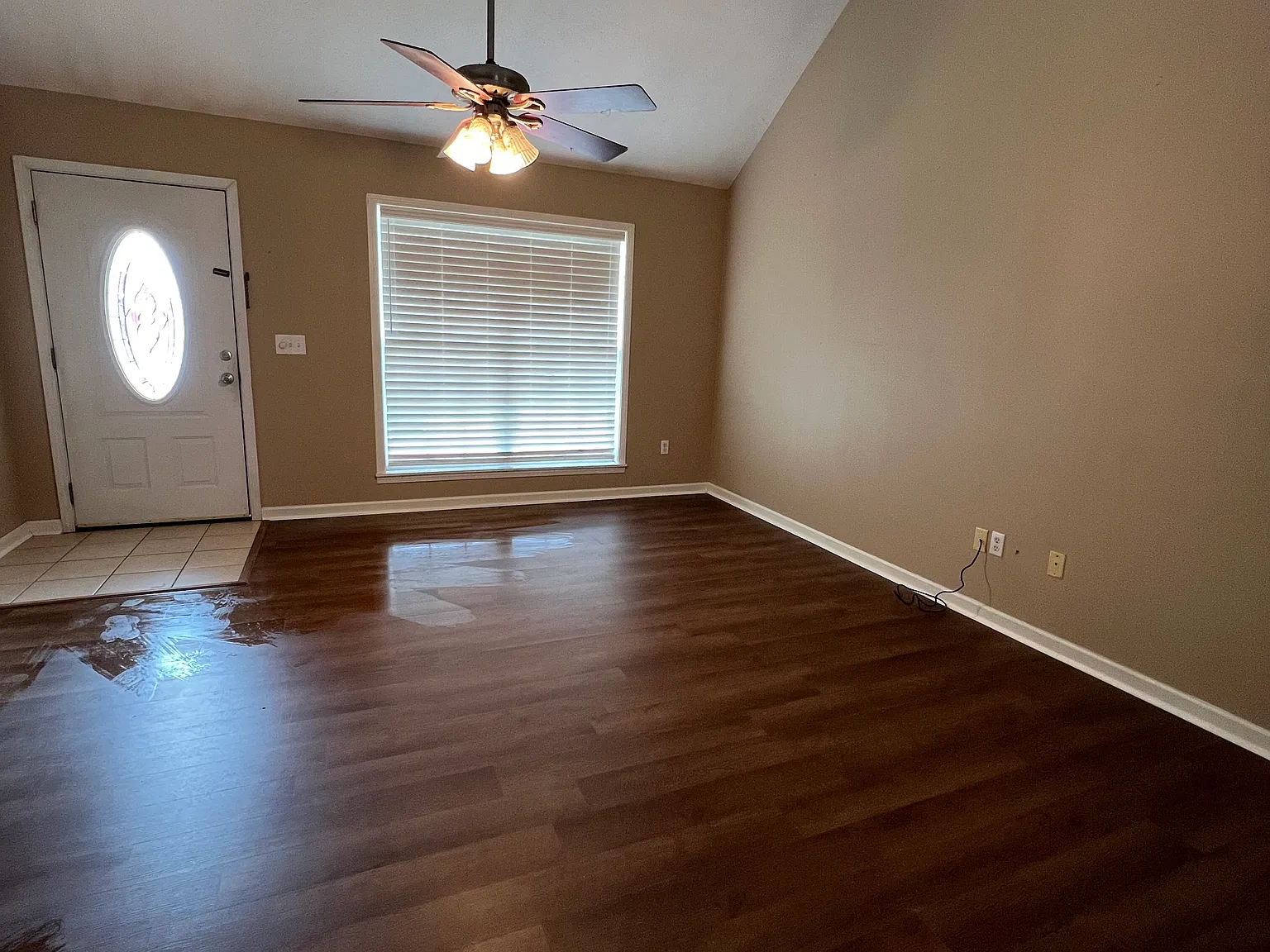 2 bed, 1081 sqft, $1,300 — Photo 2