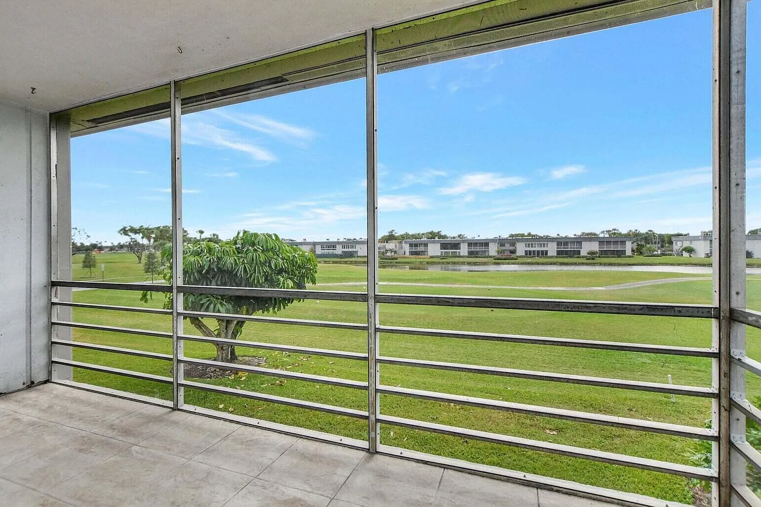 2 bed, 2.0 bath, 907 sqft, $1,750 — Photo 3