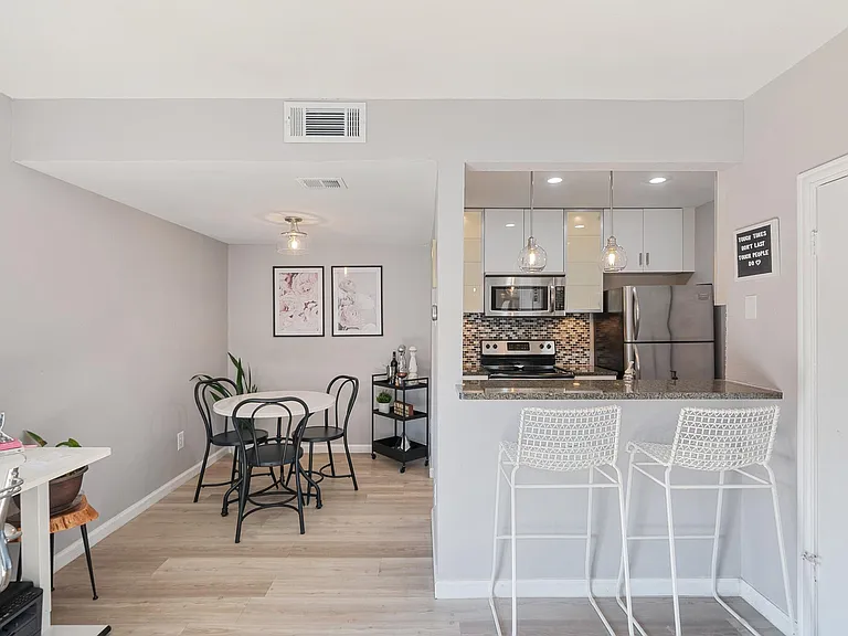 4211 Holland Ave #211 — Photo 9