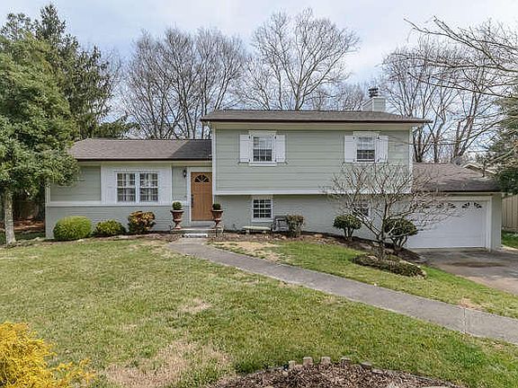 2nd image of 8602 Peppertree Ln