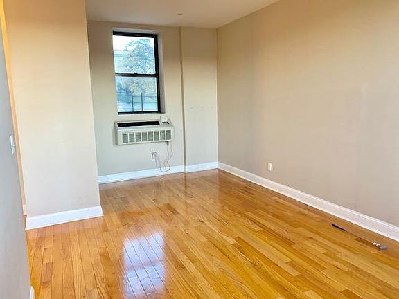 Apt. 1G Living Room