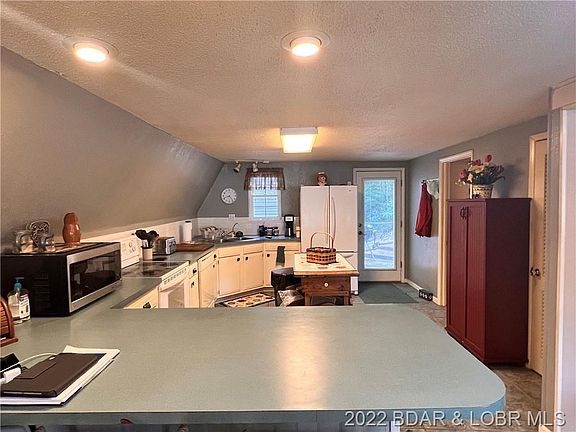 3rd image of 242 Iron Kettle Ln