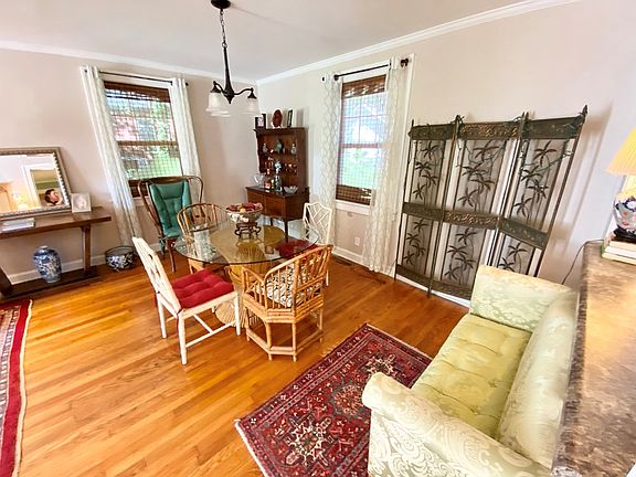 4th image of 210 Bowles Ave