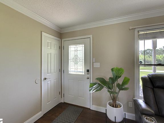 4th image of 551 Quail Creek Rd