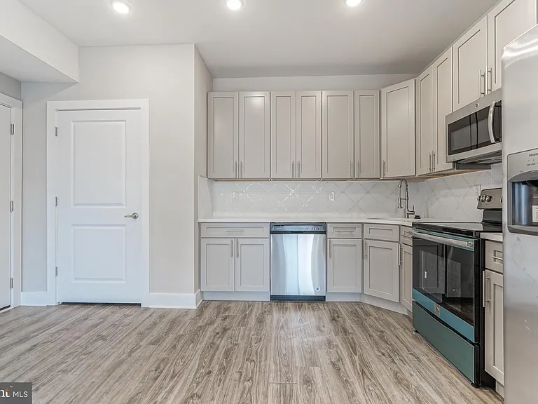 2162 E Norris St #303 — Photo 5