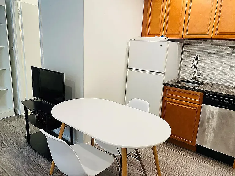150 W 51st St #1803 — Photo 7