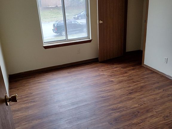 3rd image of 722 Gordon Smith Blvd #8