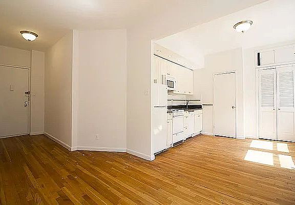 3rd image of 1716 2nd Ave APT 3E