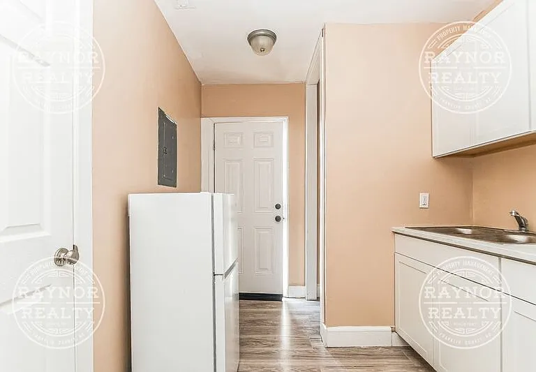 641 Kenwood Ave #B — Photo 9