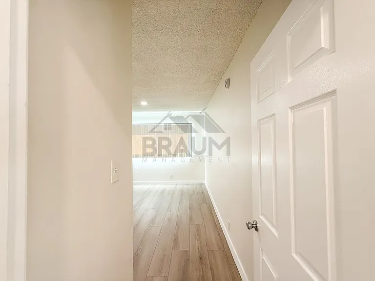 SEPULVEDA — Photo 17