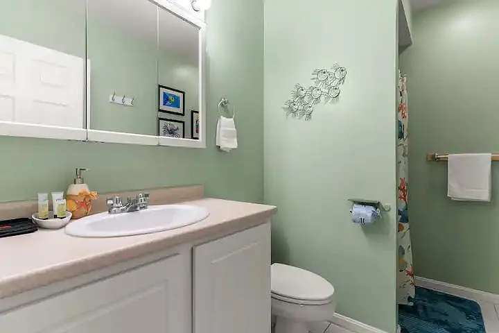 6 Ashworth Ave #1 — Photo 25