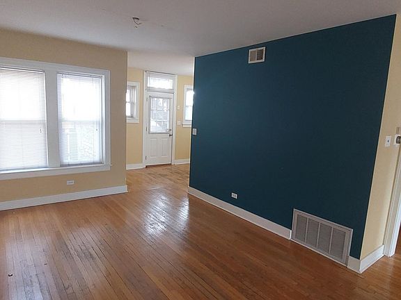 5th image of 2250 W Melrose St #2W