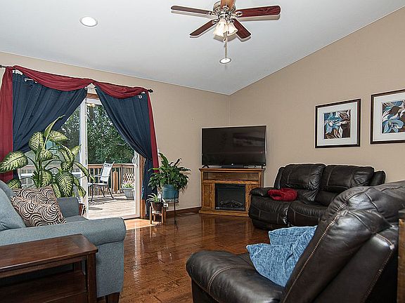 2nd image of 25 Oak Grove Dr