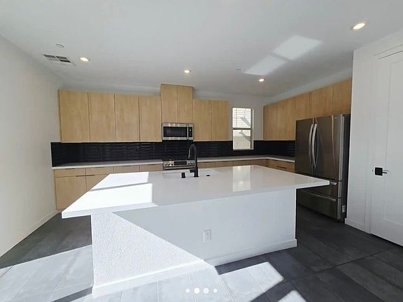 3rd image of 2521 Spergola St